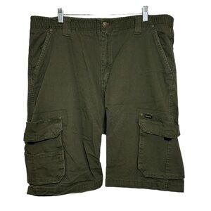 Stanley Cargo Shorts with Stretch in Olive army green Mens size 40